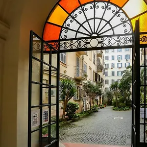 Lydka Domus 2*, Rome Italië