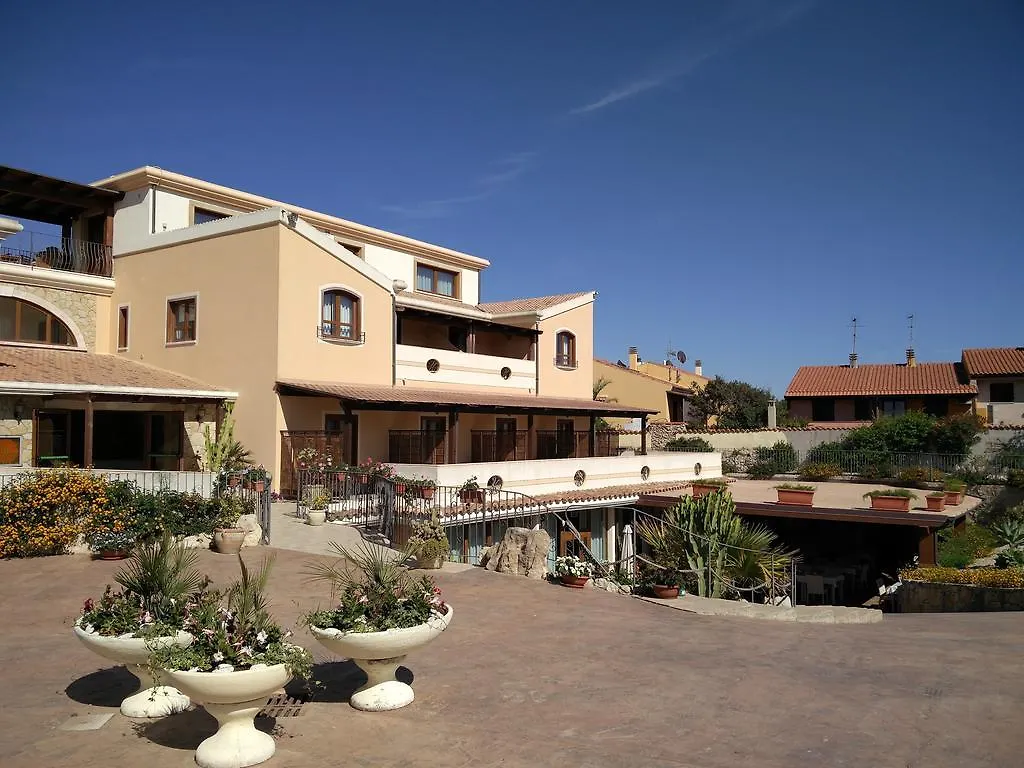 Hotel Raffael Phg Putzu Idu 4*,