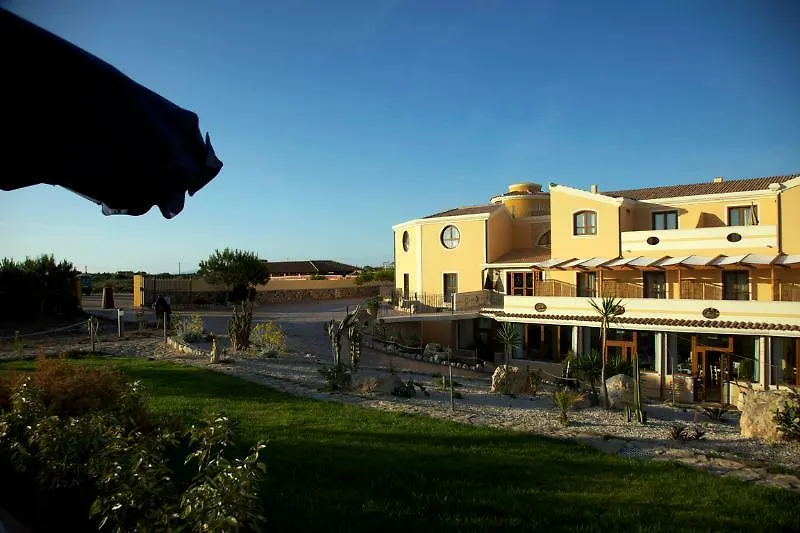 Hotel Raffael Phg Putzu Idu